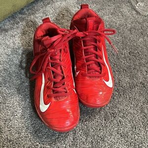 Size 5 Nike red and white cleats ball shoes Boys